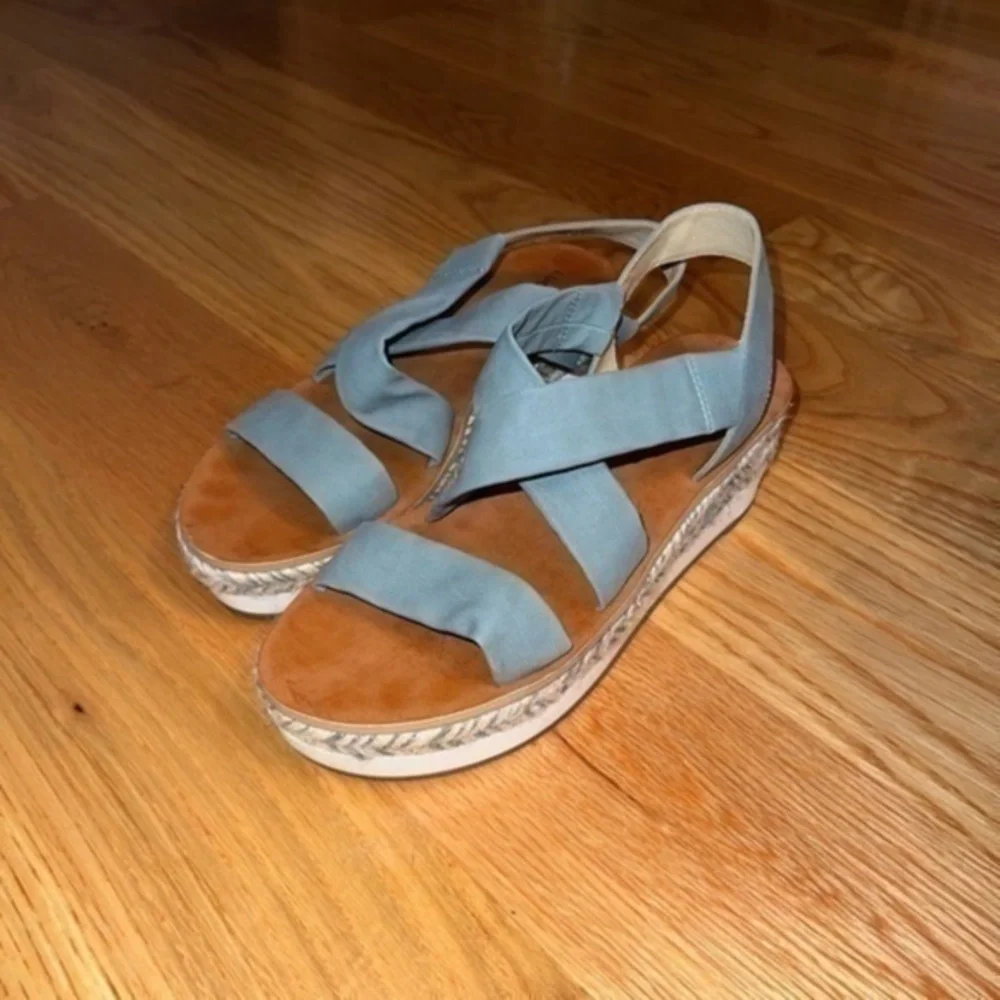 Lucky brand  green Vegan Leather Platform Sandals 8